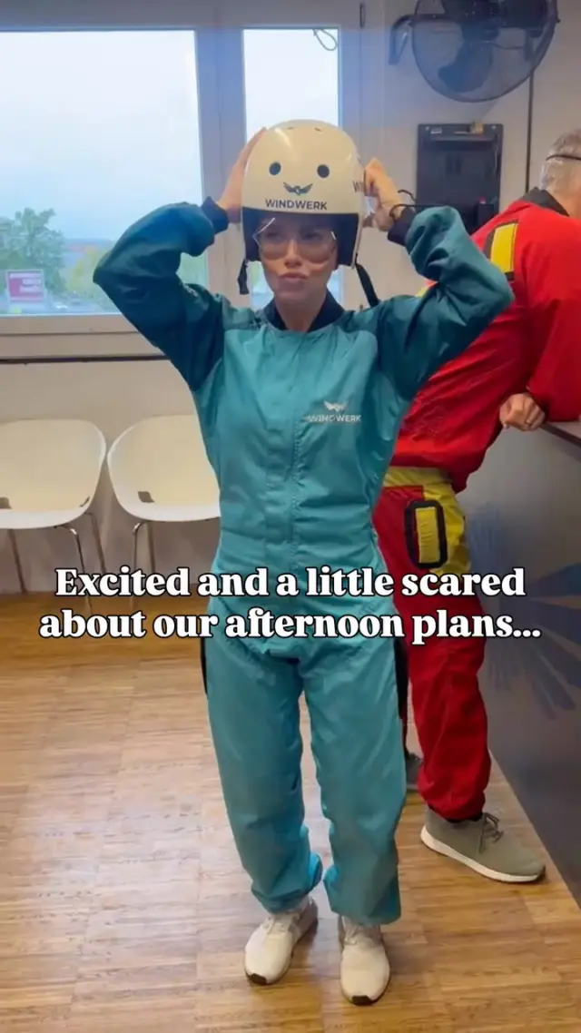 Omg das war eine der besten Erfahrungen überhaupt! Es macht soo Spaß! Wir haben einfach nur versucht uns irgendwie in der Luft zu halten und am Ende macht unser instructor so. Und wir alle so 😱😱😱 das coolste sieht man auf dem Video gar nicht, er ist einfach in 30 m Höhe die Wand entlang gelaufen. So lässig. Habt ihr das schon mal probiert? ein